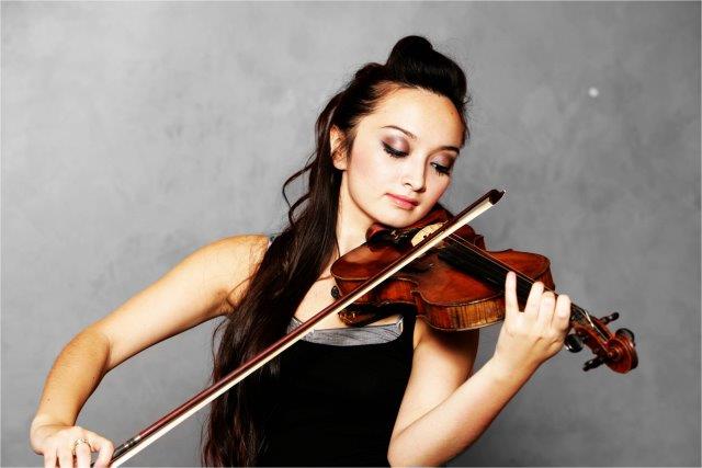 female violin player kolhapur